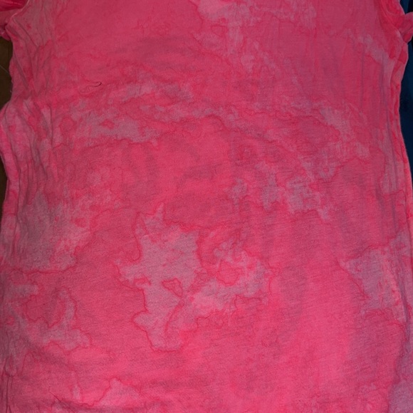 NWT Splotchy Pink Nollie V-neck with Tiger Graphic Print - Picture 6 of 7